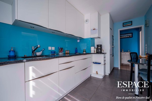 Concarneau La Corniche Appartement de 116 m² avec terrasse, cave et deux garages