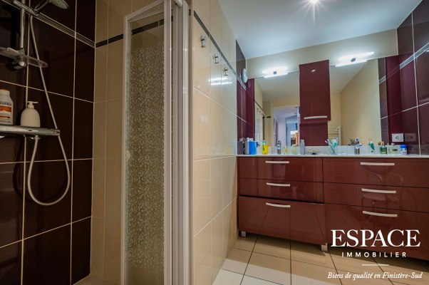 Concarneau La Corniche Appartement de 116 m² avec terrasse, cave et deux garages