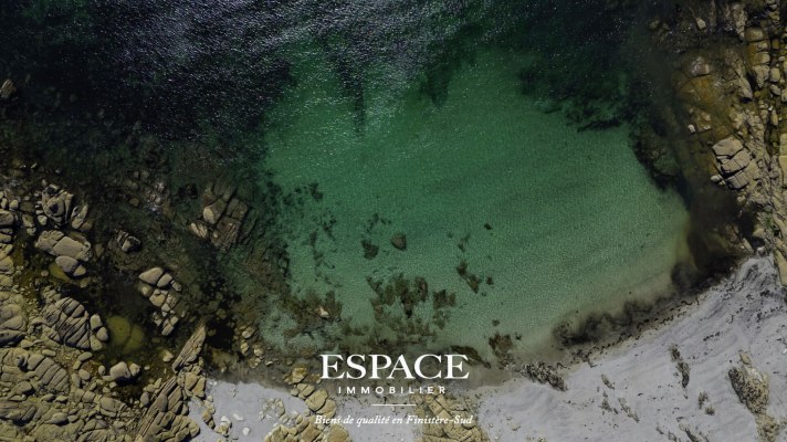 A vendre à Concarneau le Cabellou face à la mer, les pieds dans le sable, une adresse d&#039;exception.