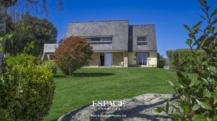 A vendre à Concarneau le Cabellou face à la mer, les pieds dans le sable, une adresse d&#039;exception.