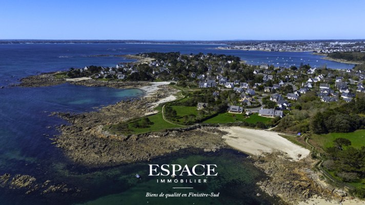 A vendre à Concarneau le Cabellou face à la mer, les pieds dans le sable, une adresse d&#039;exception.