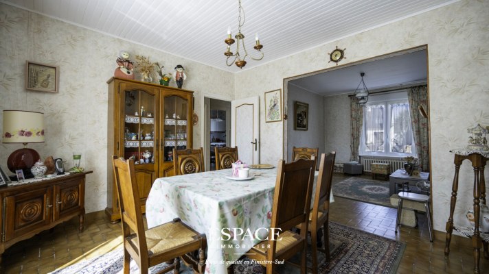 A vendre à La Forêt-Fouesnant maison tradionnelle avec un fort potentiel sur un grand terrain construtible