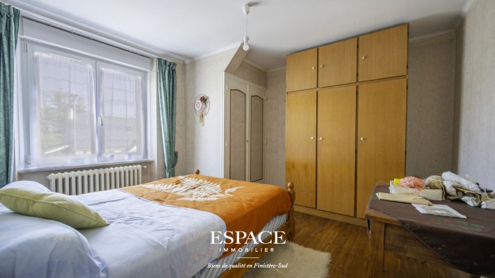 A vendre à La Forêt-Fouesnant maison tradionnelle avec un fort potentiel sur un grand terrain construtible