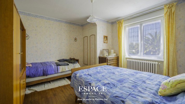 A vendre à La Forêt-Fouesnant maison tradionnelle avec un fort potentiel sur un grand terrain construtible