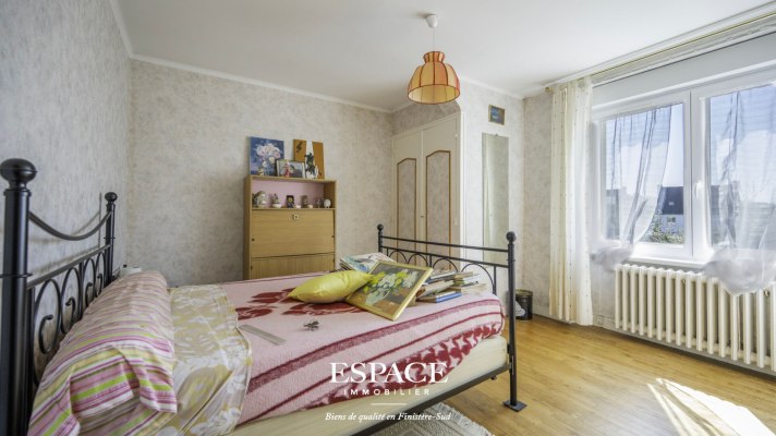 A vendre à La Forêt-Fouesnant maison tradionnelle avec un fort potentiel sur un grand terrain construtible