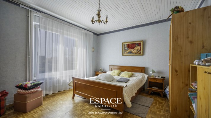 A vendre à La Forêt-Fouesnant maison tradionnelle avec un fort potentiel sur un grand terrain construtible