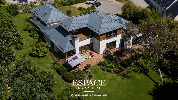 À Vendre Maison d'architecte de 327 m² à Trégunc, à 2 kms de la plage et des commerces - Studio indépendant - Terrain de 2 665 m²