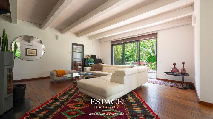 À Vendre Maison d&#039;architecte de 327 m² à Trégunc, à 2 kms de la plage et des commerces - Studio indépendant - Terrain de 2 665 m²