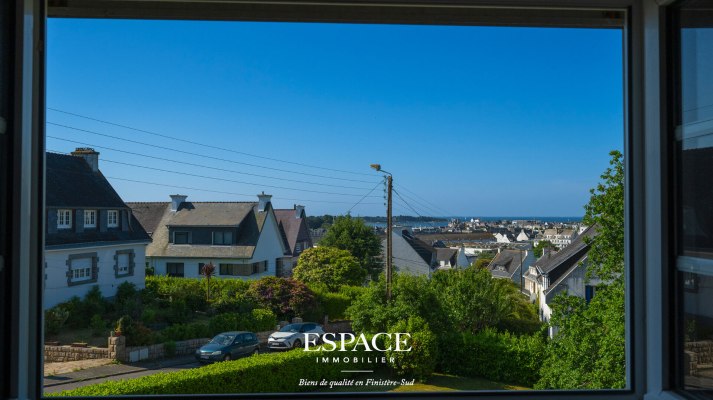 A vendre Concarneau le centre-ville à pied - maison familiale avec beau potentiel, vue dégagée jusqu&#039;à la mer et grand terrain arboré