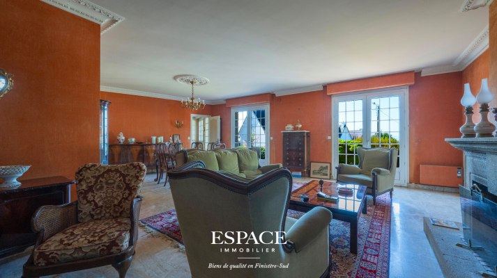 A vendre Concarneau le centre-ville à pied - maison familiale avec beau potentiel, vue dégagée jusqu&#039;à la mer et grand terrain arboré