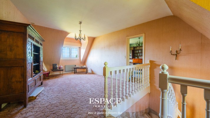 A vendre Concarneau le centre-ville à pied - maison familiale avec beau potentiel, vue dégagée jusqu&#039;à la mer et grand terrain arboré