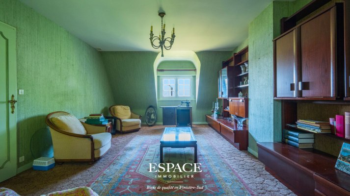 A vendre Concarneau le centre-ville à pied - maison familiale avec beau potentiel, vue dégagée jusqu&#039;à la mer et grand terrain arboré