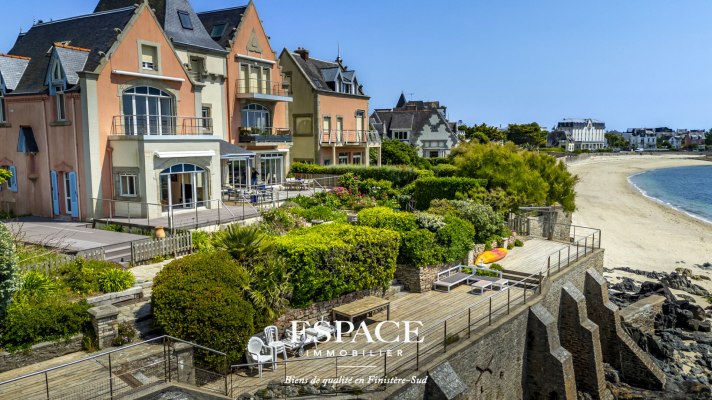 A vendre Concarneau La Corniche appartement de 93 m2 face à la mer.