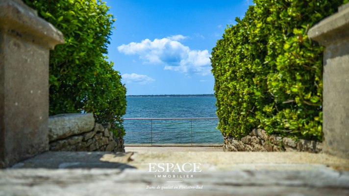 A vendre Concarneau La Corniche appartement de 93 m2 face à la mer.