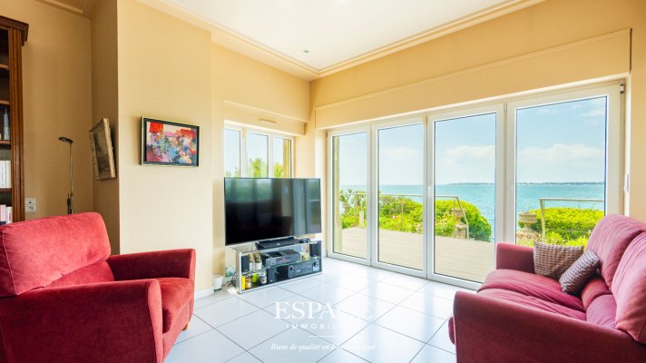 A vendre Concarneau La Corniche appartement de 93 m2 face à la mer.