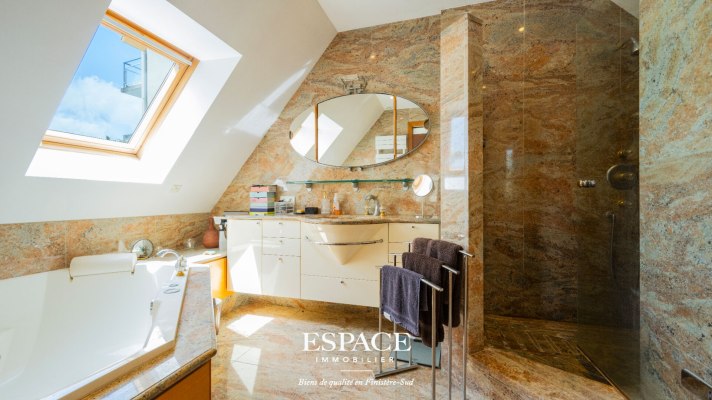 A vendre Concarneau La Corniche appartement de 93 m2 face à la mer.