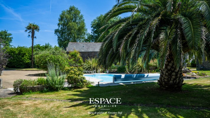 A vendre à la Foret-fouesnant - belle propriété de caractère avec deux maisons, piscine et dépendances