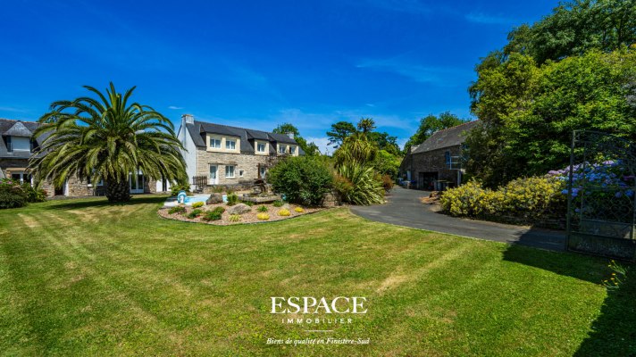 A vendre à la Foret-fouesnant - belle propriété de caractère avec deux maisons, piscine et dépendances