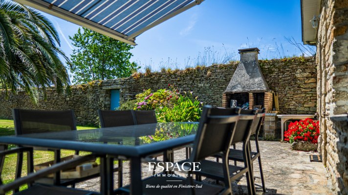 A vendre à la Foret-fouesnant - belle propriété de caractère avec deux maisons, piscine et dépendances