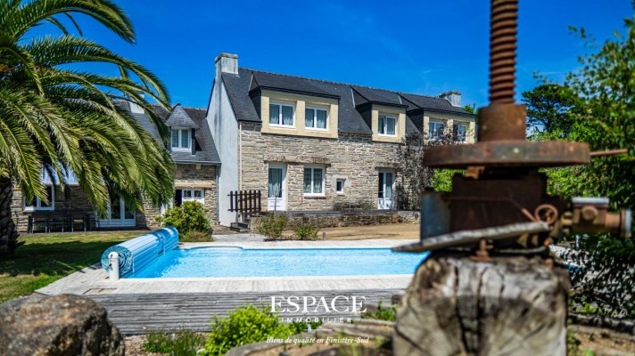 A vendre à la Foret-fouesnant - belle propriété de caractère avec deux maisons, piscine et dépendances