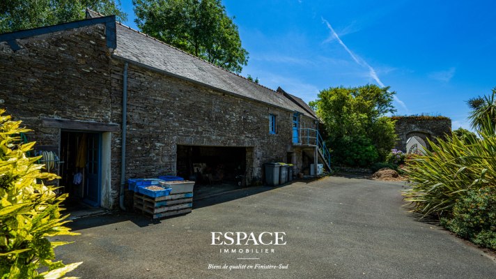 A vendre à la Foret-fouesnant - belle propriété de caractère avec deux maisons, piscine et dépendances