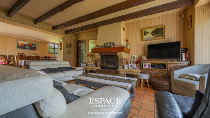 A vendre à la Foret-fouesnant - belle propriété de caractère avec deux maisons, piscine et dépendances