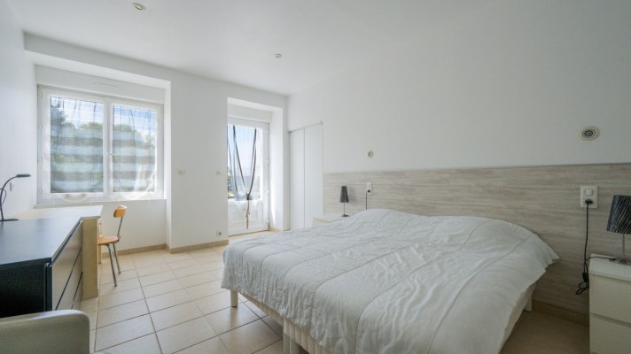 A vendre à la Foret-fouesnant - belle propriété de caractère avec deux maisons, piscine et dépendances