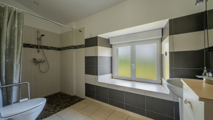 A vendre à la Foret-fouesnant - belle propriété de caractère avec deux maisons, piscine et dépendances