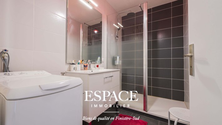 A vendre à Concarneau bel appartement face à la mer de 2 pièce(s) de 51.89 m2 avec terrasse et parking privatif