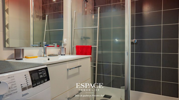 A vendre à Concarneau bel appartement face à la mer de 2 pièce(s) de 51.89 m2 avec terrasse et parking privatif