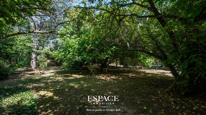 A vendre à Trégunc près des plages - charme breton - pierres anciennes et jardin paysager de 4 320 m²