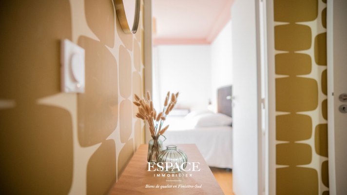 A vendre au coeur de Concarneau bel appartement trois pièces de plain-pied avec terrasse, jardin privatif et garage.