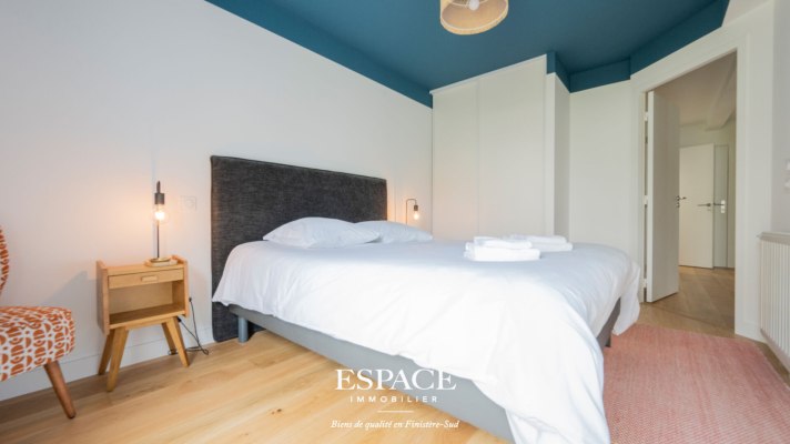 A vendre au coeur de Concarneau bel appartement trois pièces de plain-pied avec terrasse, jardin privatif et garage.