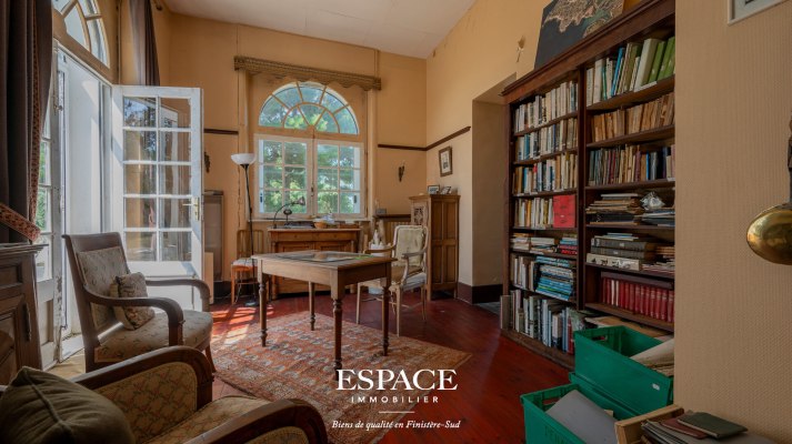 Concarneau - un écrin de nature en bord de mer - une demeure de charme à réinventer