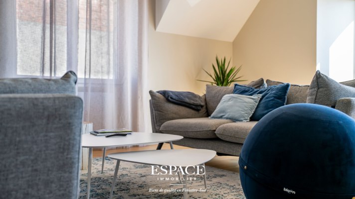 A vendre à Concarneau face au port et à la Ville Close - appartement de charme rénové de 97 m² au dernier étage avec cave et garage