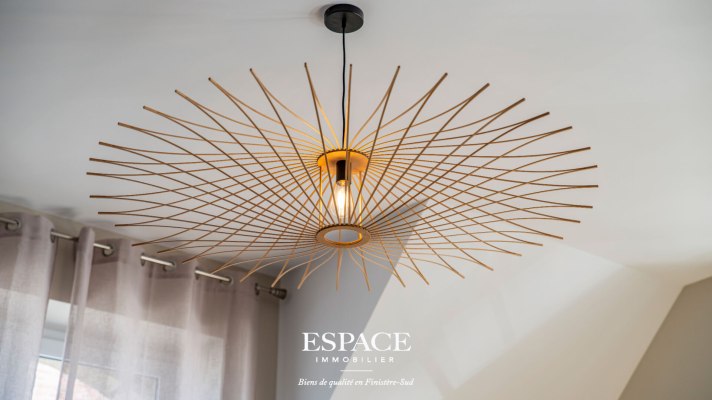 A vendre à Concarneau face au port et à la Ville Close - appartement de charme rénové de 97 m² au dernier étage avec cave et garage