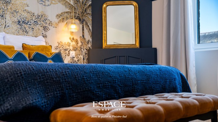 A vendre à Concarneau face au port et à la Ville Close - appartement de charme rénové de 97 m² au dernier étage avec cave et garage