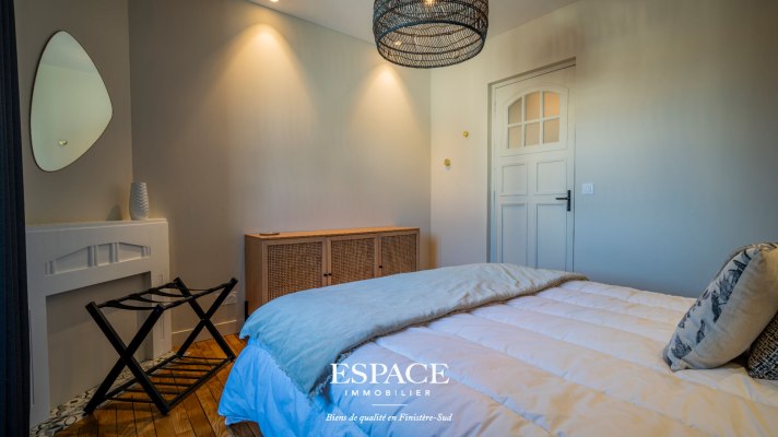 A vendre à Concarneau face au port et à la Ville Close - appartement de charme rénové de 97 m² au dernier étage avec cave et garage