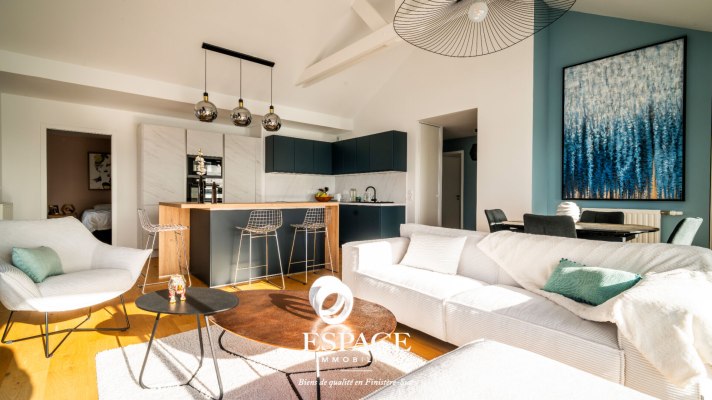À vendre à Concarneau - au dernier étage - appartement contemporain de 105 m² avec vaste terrasse panoramique