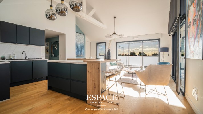 À vendre à Concarneau - au dernier étage - appartement contemporain de 105 m² avec vaste terrasse panoramique