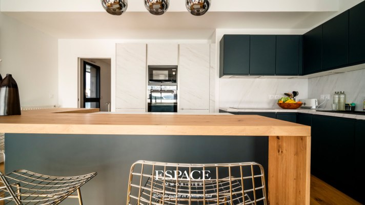 À vendre à Concarneau - au dernier étage - appartement contemporain de 105 m² avec vaste terrasse panoramique