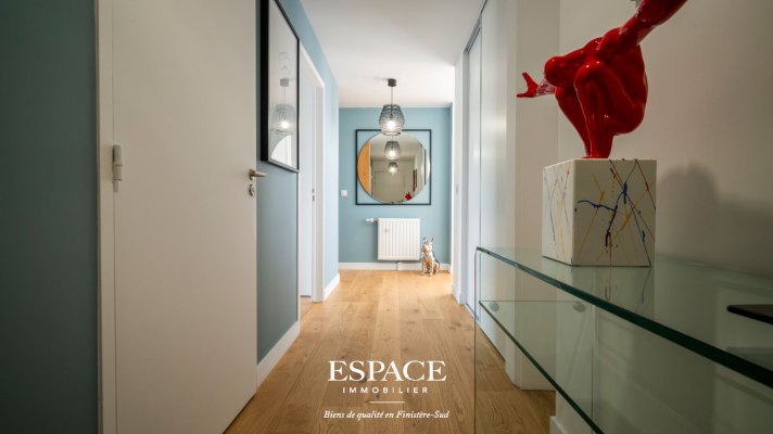 À vendre à Concarneau - au dernier étage - appartement contemporain de 105 m² avec vaste terrasse panoramique
