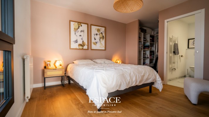 À vendre à Concarneau - au dernier étage - appartement contemporain de 105 m² avec vaste terrasse panoramique