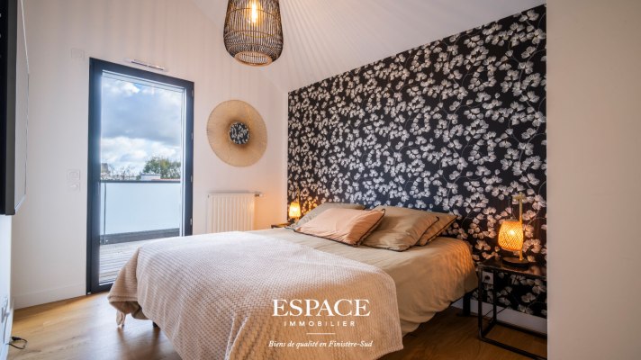 À vendre à Concarneau - au dernier étage - appartement contemporain de 105 m² avec vaste terrasse panoramique