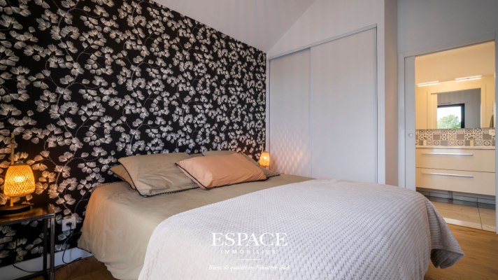 À vendre à Concarneau - au dernier étage - appartement contemporain de 105 m² avec vaste terrasse panoramique