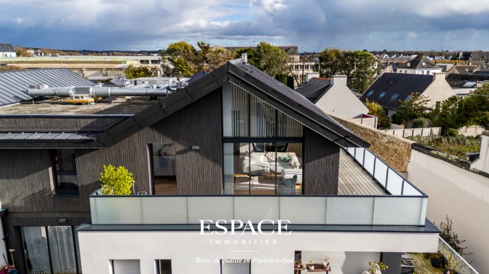À vendre à Concarneau - au dernier étage - appartement contemporain de 105 m² avec vaste terrasse panoramique