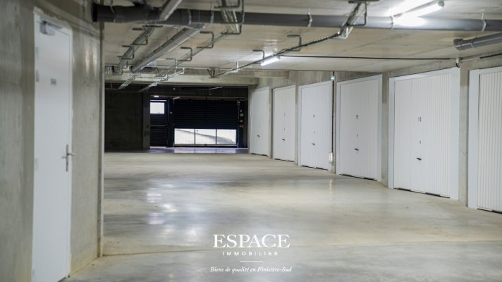 À vendre à Concarneau - au dernier étage - appartement contemporain de 105 m² avec vaste terrasse panoramique